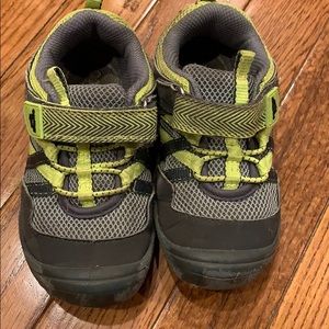 OshKosh boys tennis shoes 9T